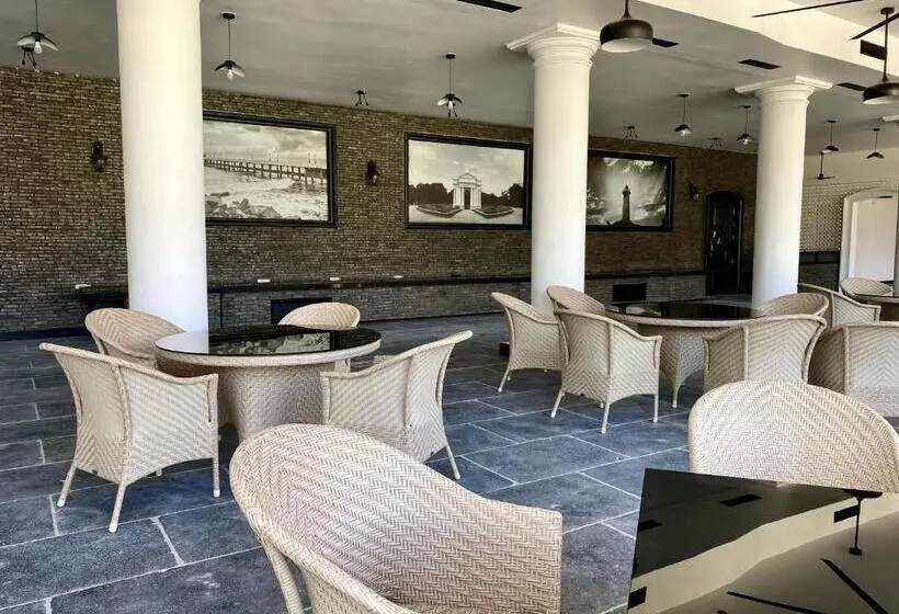 ホテル Lagoon Sarovar Premiere Resort   Pondicherry