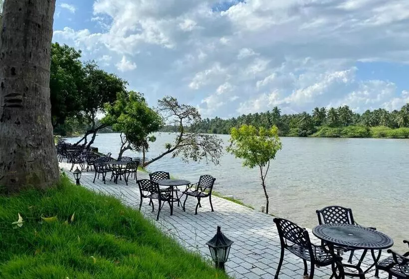 ホテル Lagoon Sarovar Premiere Resort   Pondicherry