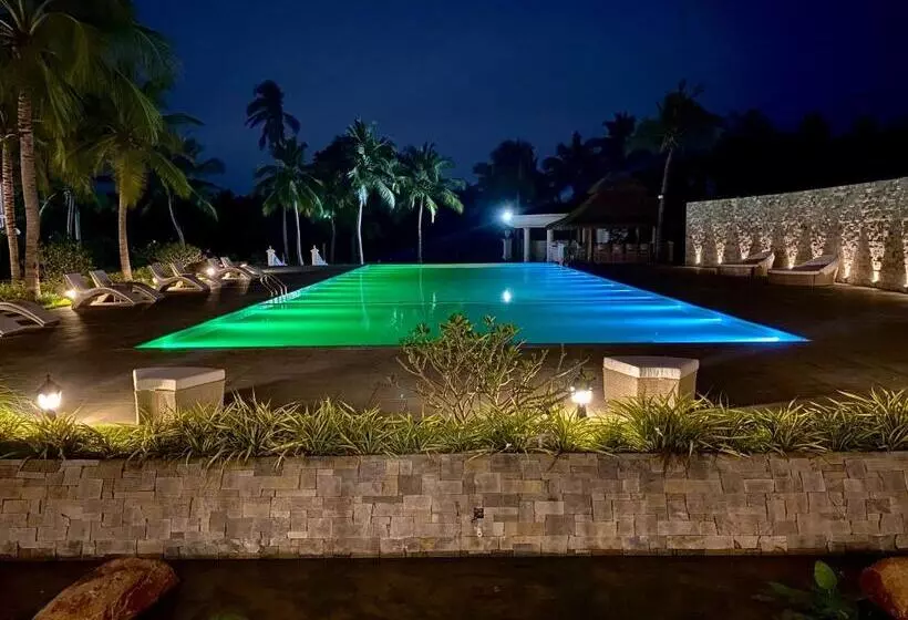 ホテル Lagoon Sarovar Premiere Resort   Pondicherry