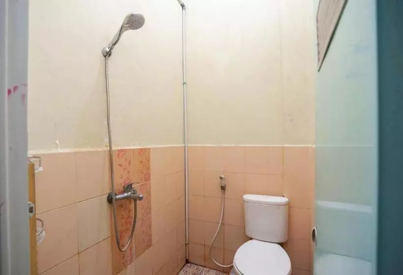 Hotelli Reddoorz Near Universitas Muhammadiyah Pringsewu