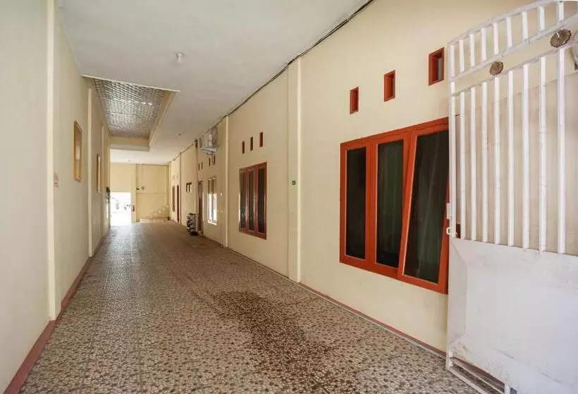 Hotelli Reddoorz Near Universitas Muhammadiyah Pringsewu