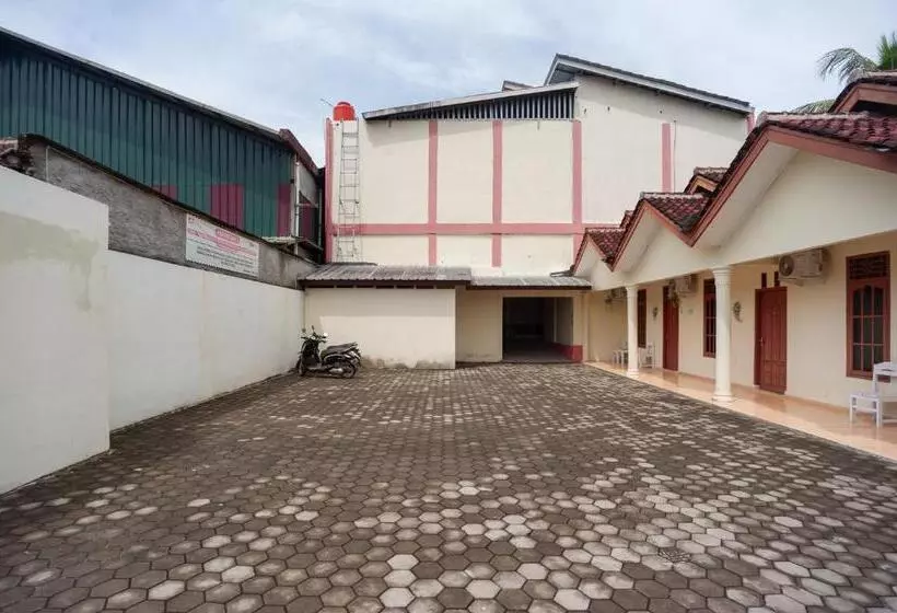 Hotelli Reddoorz Near Universitas Muhammadiyah Pringsewu