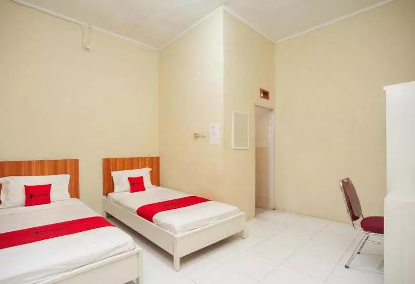 Hotelli Reddoorz Near Universitas Muhammadiyah Pringsewu