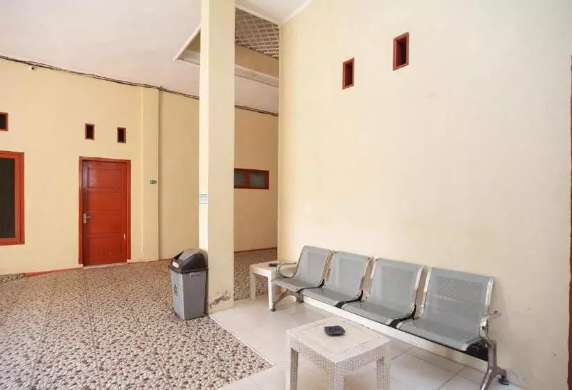 Hotelli Reddoorz Near Universitas Muhammadiyah Pringsewu