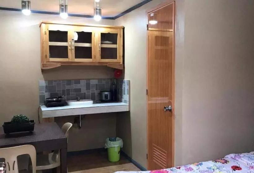 ユースホステル 25th Residences  Lacson Bacolod