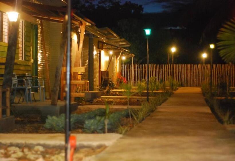 בית מלון כפרי 13 Ways Room Rentals