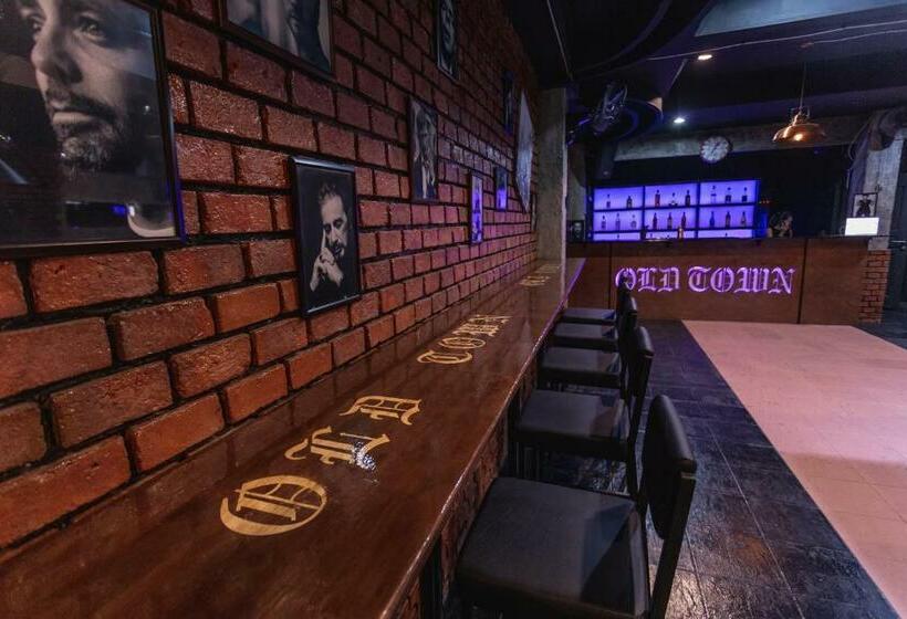 בית מלון כפרי Old Town