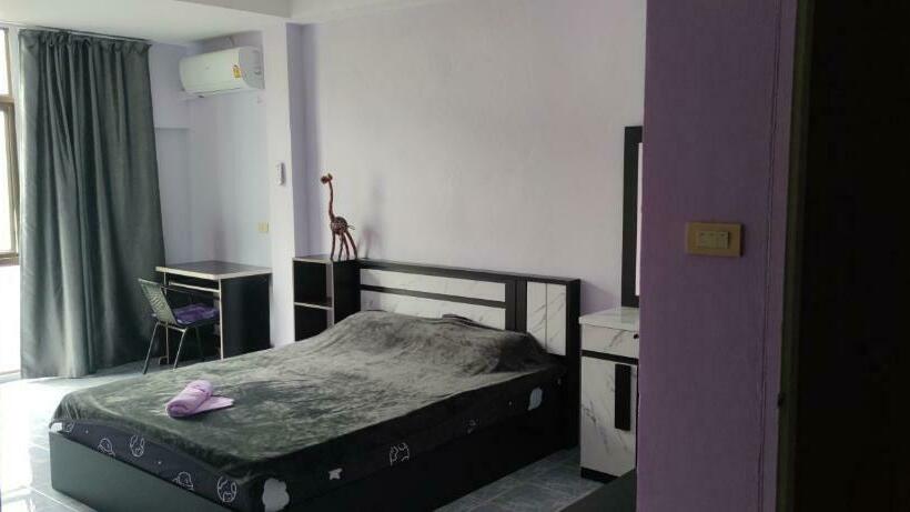 בית מלון כפרי Old Town