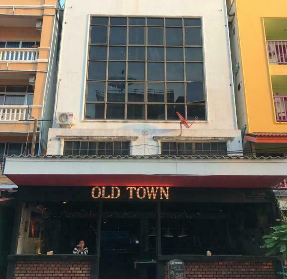 בית מלון כפרי Old Town