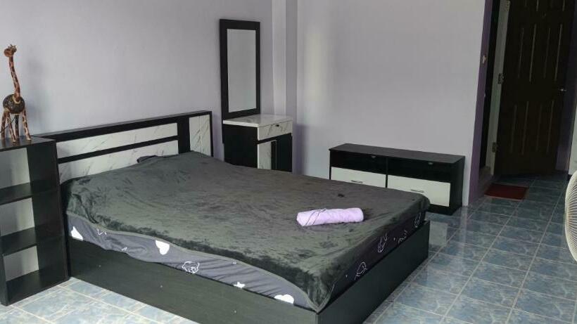 בית מלון כפרי Old Town