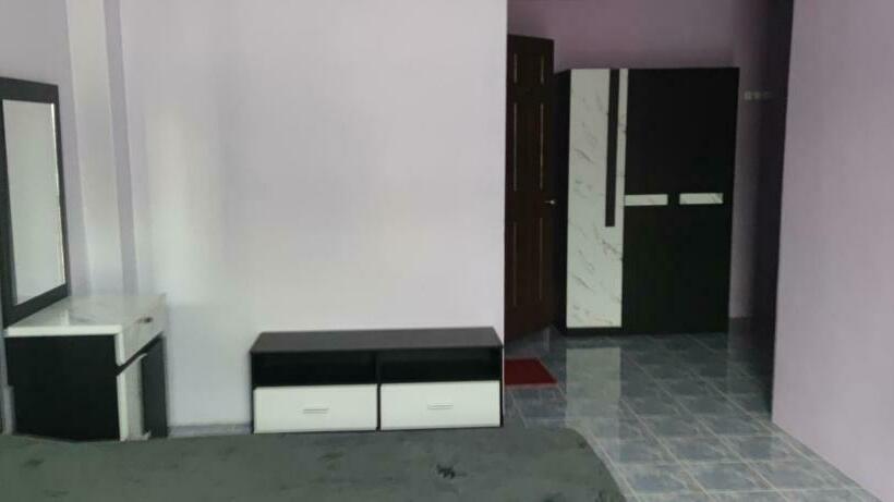 בית מלון כפרי Old Town