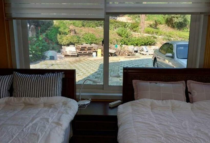 ペンション White House