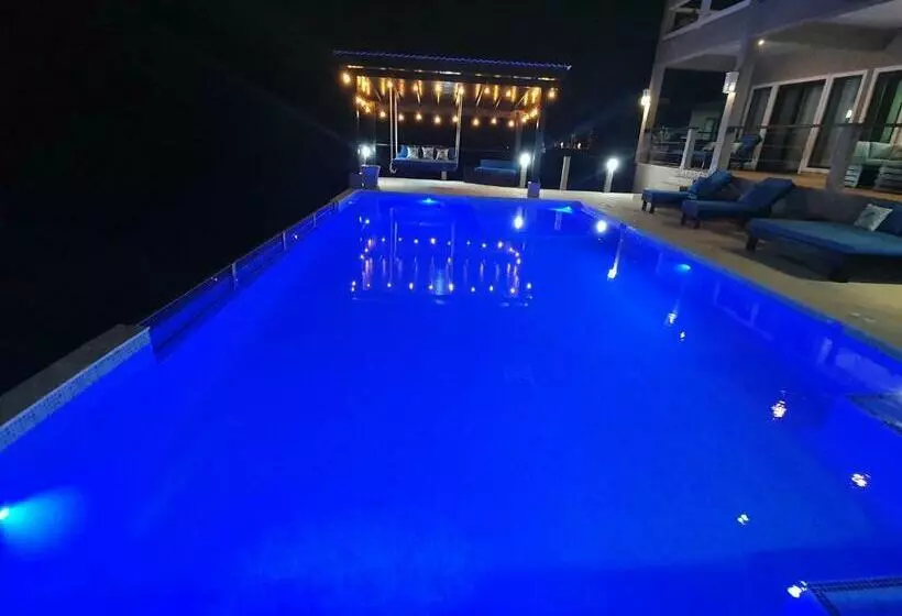 هتل Fishers Landing Boutique