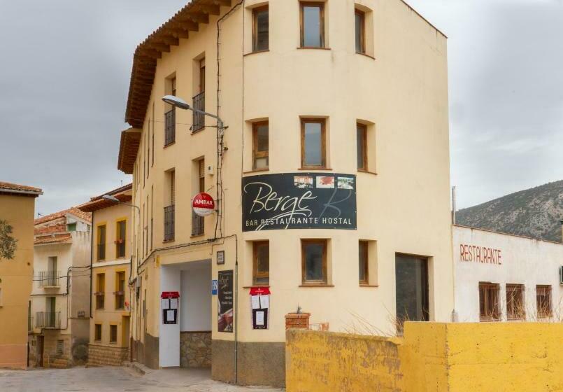 ホテル Restaurantehostalberge