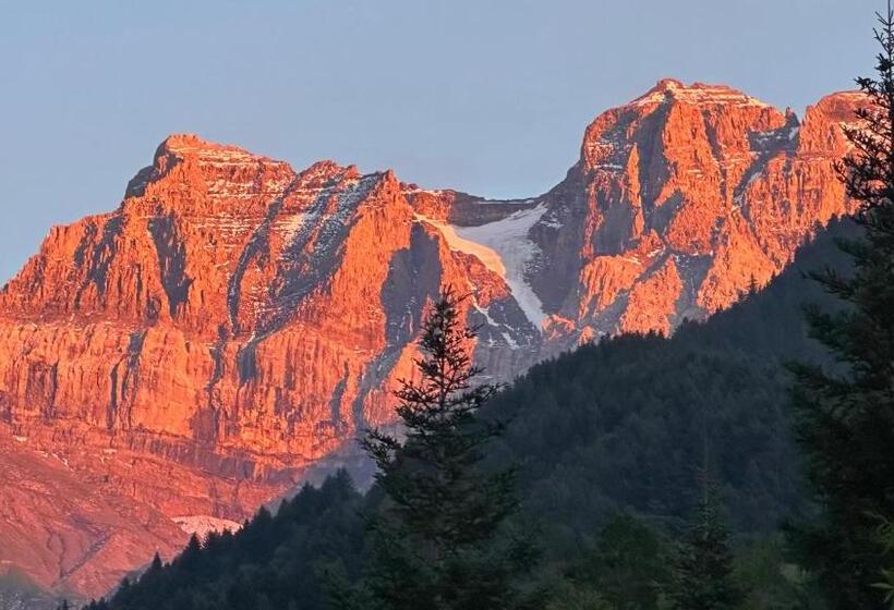 פנסיון Les Quatre Saisons   Balcon Et Jardin