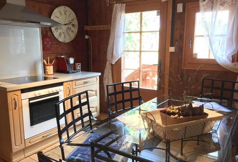 פנסיון Les Quatre Saisons   Balcon Et Jardin