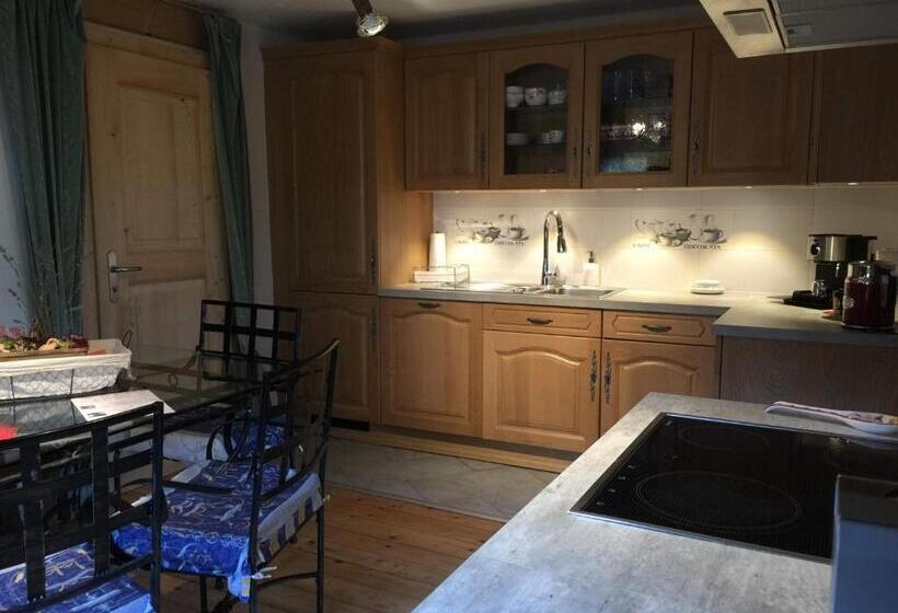 פנסיון Les Quatre Saisons   Balcon Et Jardin