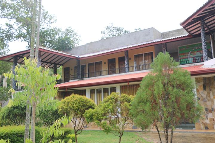 هتل Lake Sewendra