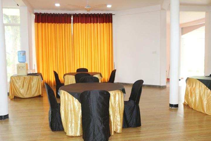 هتل Lake Sewendra