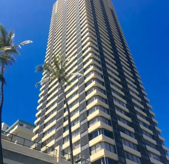 Modern Waikiki Sleek Studio