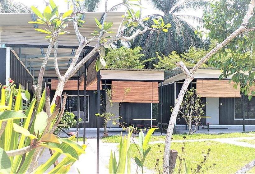 Hostel Hasina Resort@sedili