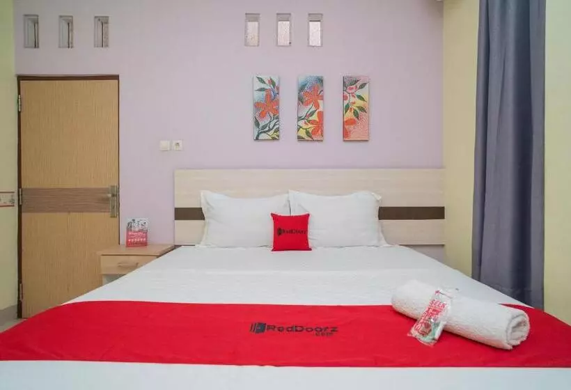 ホテル Reddoorz Syariah Near Lapangan Dwiwarna Barabai