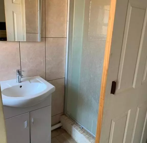 Majatalo Sapzres At Taung