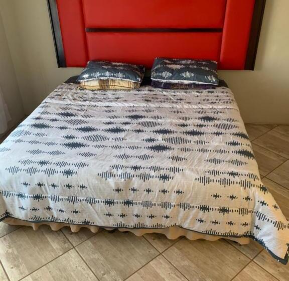 Пансион Sapzres At Taung