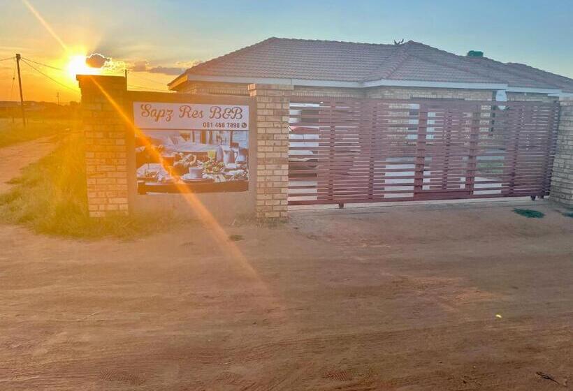 Пансион Sapzres At Taung