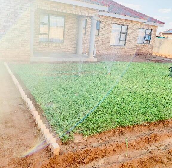 Пансион Sapzres At Taung