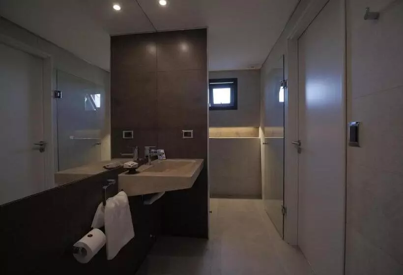 ユースホステル Pizzorno Lodge & Wine