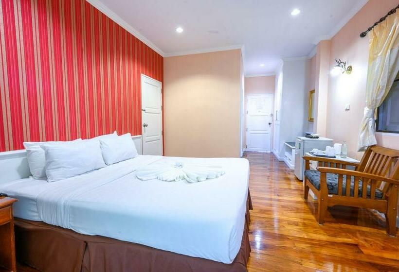 Chateau De Khaoyai Hotel & Resort