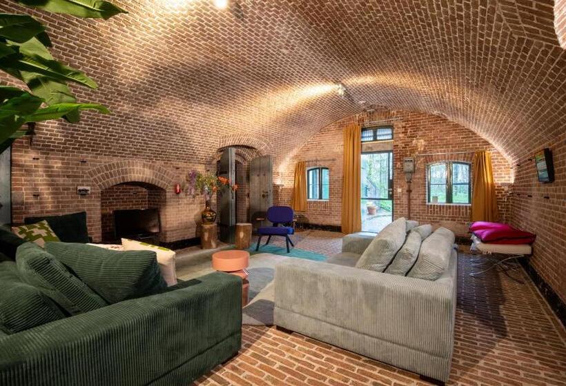 Отель Fort Vurig