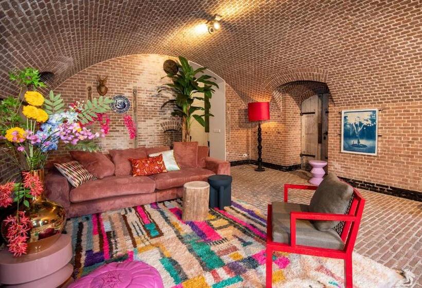 Отель Fort Vurig