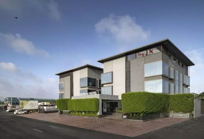 ホテル The Neemaya