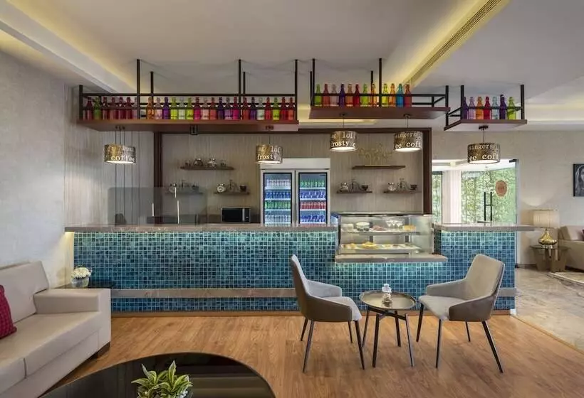 ホテル The Neemaya