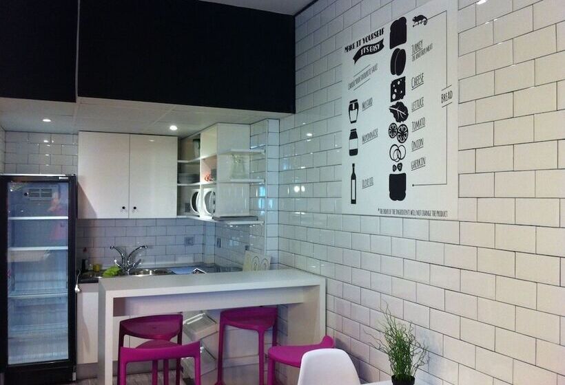 Chameleon Youth Hostel Alicante