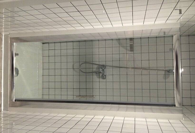 Chameleon Youth Hostel Alicante