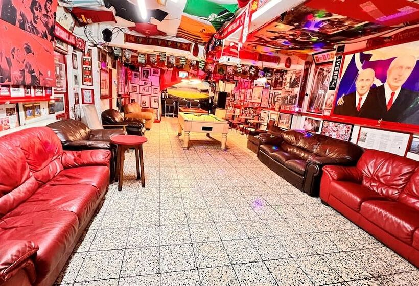 فندق Castle Lodge Guest House 86 88 Sheil Rd L6 3af