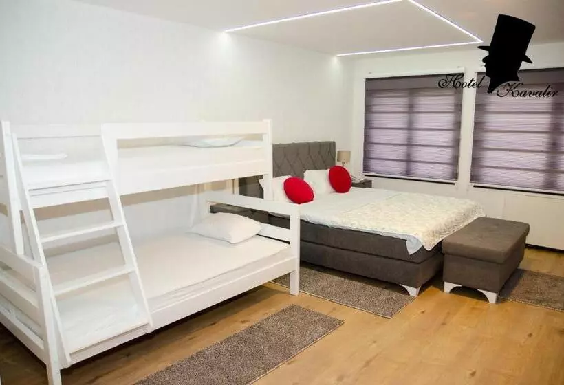 هتل Kavalir