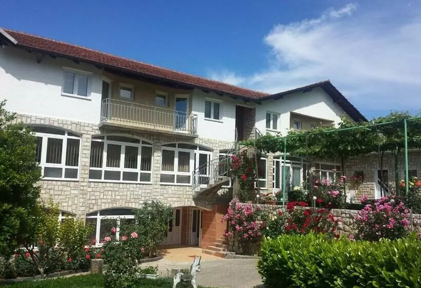 پانسیون Pansion Pero Elez Medjugorje