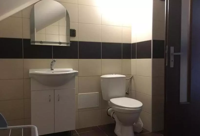 Retkeilymaja Restaurace U Kostela