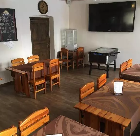 Retkeilymaja Restaurace U Kostela