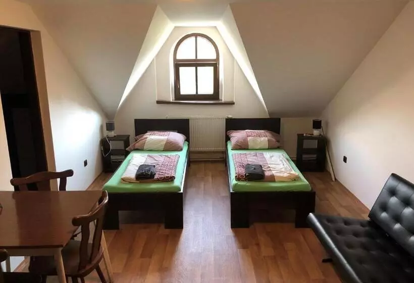 Retkeilymaja Restaurace U Kostela