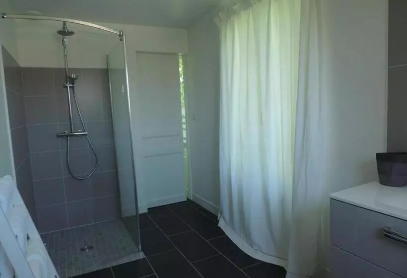 ベッドアンドブレックファースト Chambres D Hôtes De La Bucaille