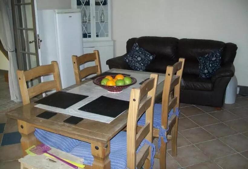 ベッドアンドブレックファースト Stone Cottage