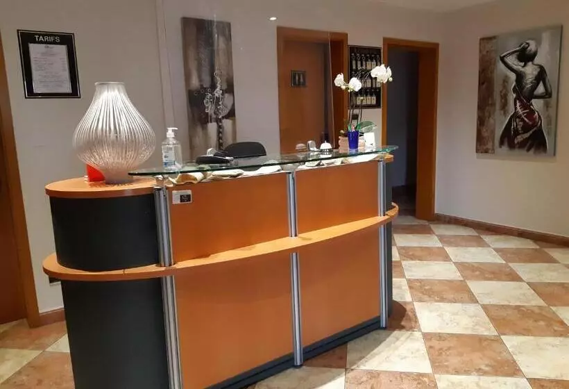 Hotelli A L étoile D Or