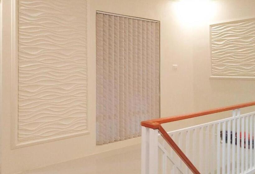 Otel Reddoorz Syariah At Karema Area Mamuju