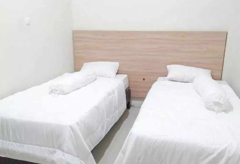 Hotelli Reddoorz Syariah At Karema Area Mamuju