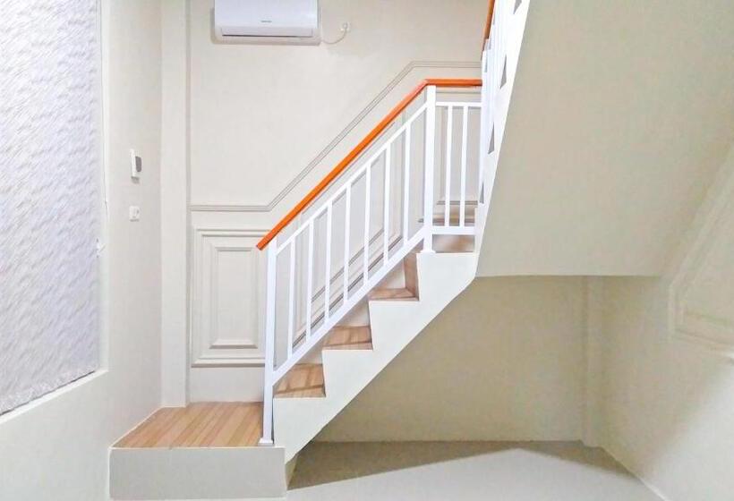 Otel Reddoorz Syariah At Karema Area Mamuju